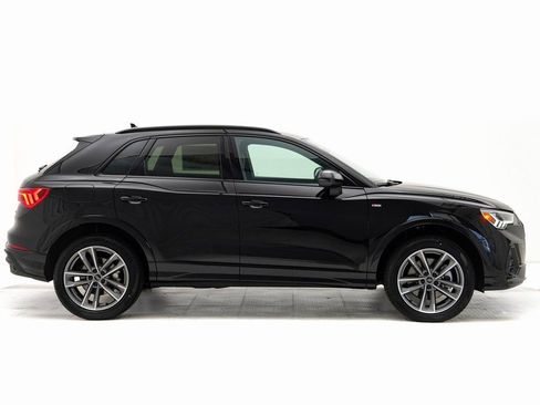 Used 2025 Audi Q3 2.0T Premium w/ Black Optic Sport Package AWD/4WD image 2