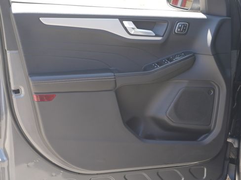 Certified 2025 Ford Escape Platinum AWD/4WD image 31
