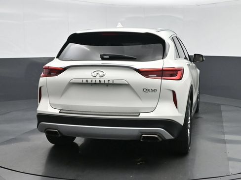 Used 2019 INFINITI QX50 Luxe w/ Navigation Package FWD image 6