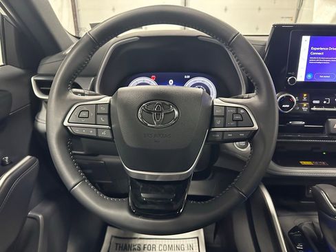 Used 2025 Toyota Highlander XSE image 17