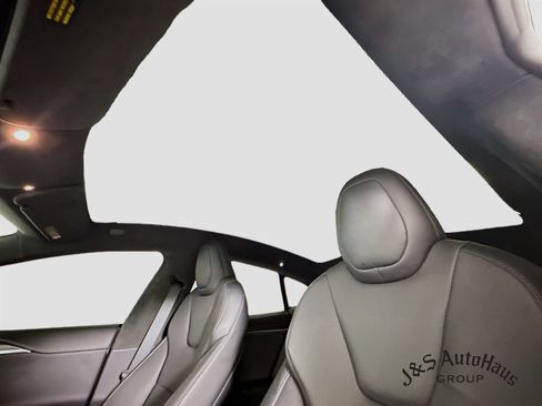 Used 2022 Tesla Model S Plaid image 16