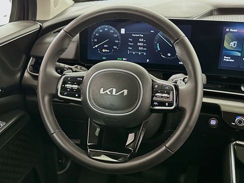 Used 2025 Kia Carnival SX w/ SX Dark Edition Package FWD image 8