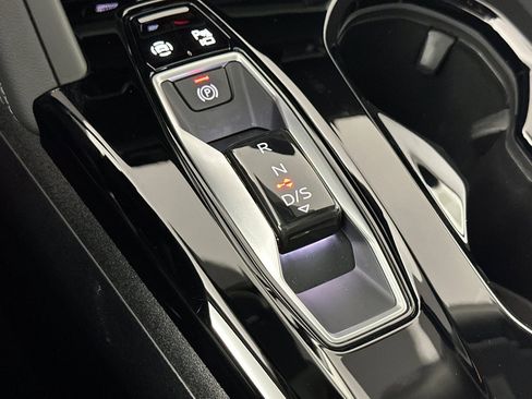 Used 2025 Audi Q5 Premium w/ Convenience Package image 21