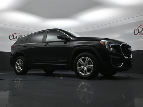 Used 2024 GMC Terrain SLE image 28