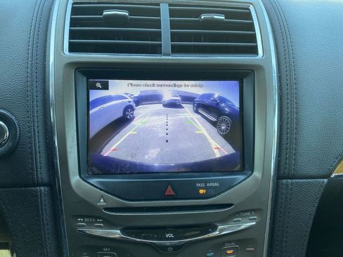 Used 2013 Lincoln MKX FWD image 5