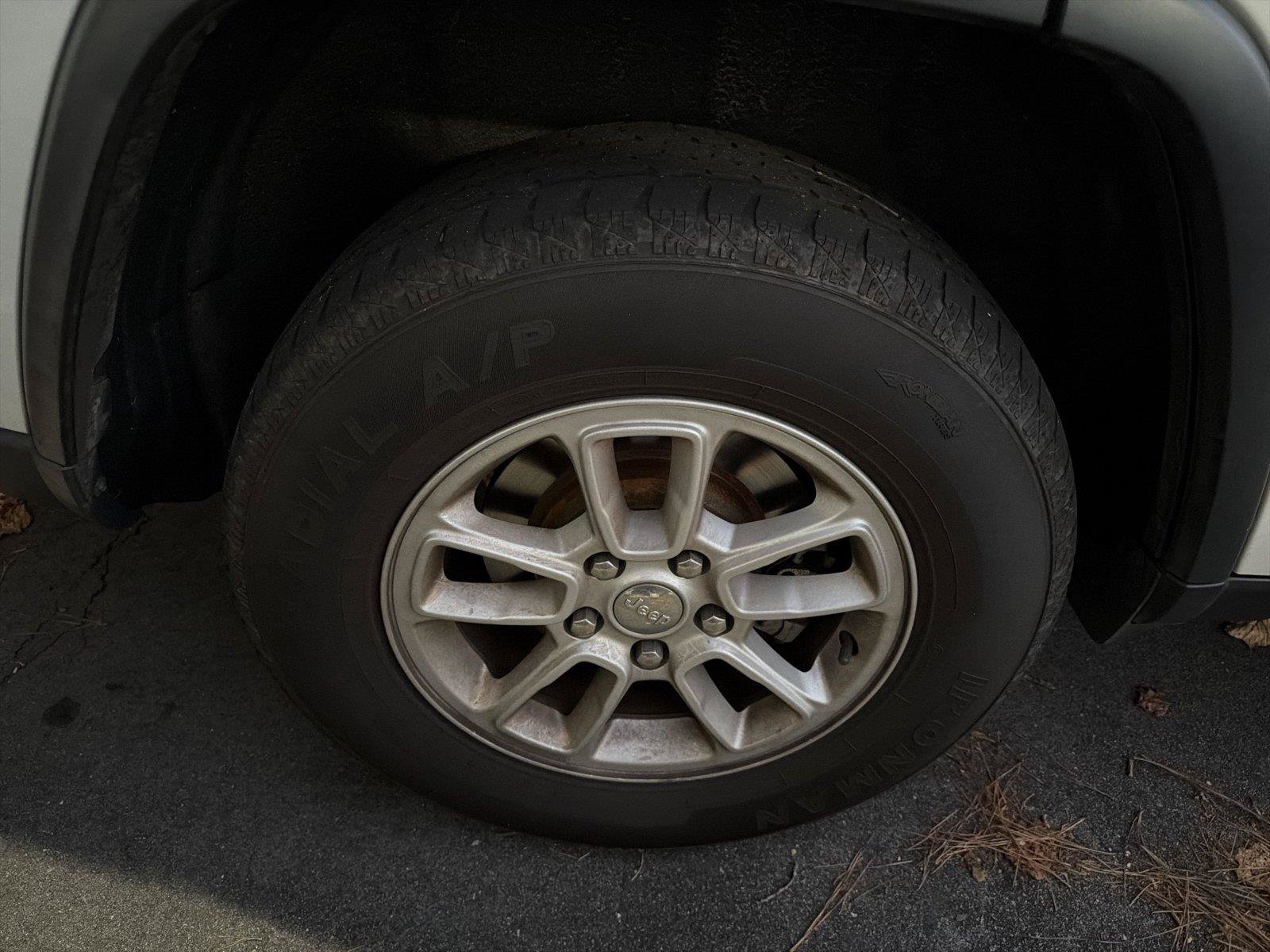 Used 2020 Jeep Grand Cherokee Laredo RWD image 8