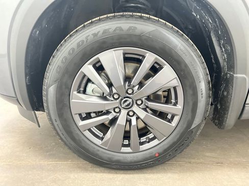 Used 2022 Nissan Pathfinder SV image 32