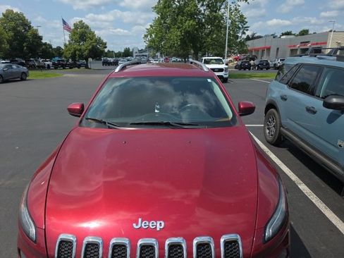 Used 2015 Jeep Cherokee Latitude w/ Comfort/Convenience Group AWD/4WD image 12
