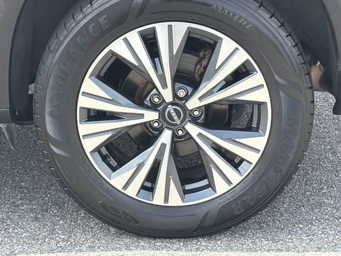 Used 2023 Nissan Rogue SV FWD image 19