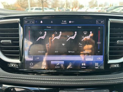 Used 2021 Chrysler Pacifica Touring-L w/ S Appearance Package image 23