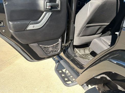 Used 2016 Jeep Wrangler Unlimited Sahara w/ Connectivity Group AWD/4WD image 52