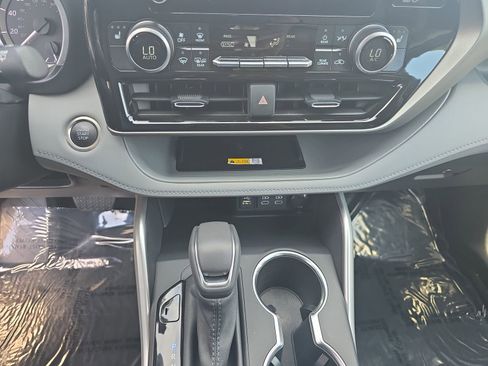 Used 2025 Toyota Highlander XLE AWD/4WD image 27