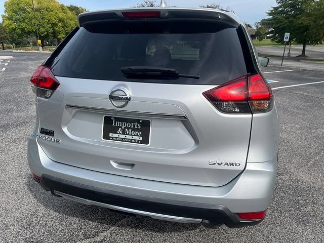 Used 2017 Nissan Rogue SV AWD/4WD image 4