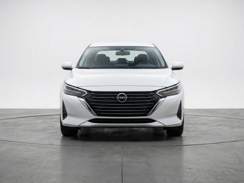 Used 2025 Nissan Sentra SV image 2