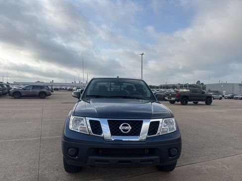 Used 2016 Nissan Frontier SV image 4