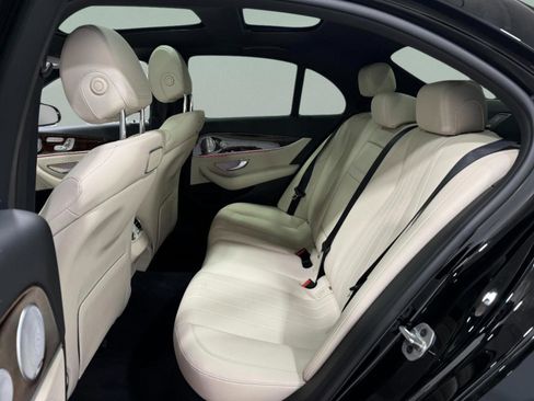 Used 2019 Mercedes-Benz E 300 4MATIC image 9