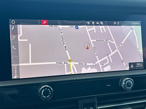 Used 2025 Porsche Macan image 19