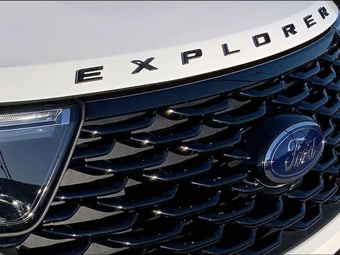 Used 2024 Ford Explorer ST-Line w/ Class IV Trailer Tow Package image 28