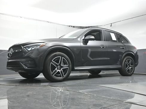 Used 2025 Mercedes-Benz GLC 300 w/ AMG Line image 37