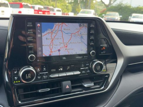 Used 2020 Toyota Highlander Limited AWD/4WD image 21