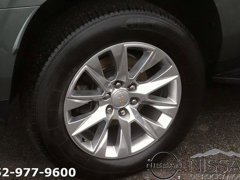 Used 2023 Chevrolet Suburban Premier image 8