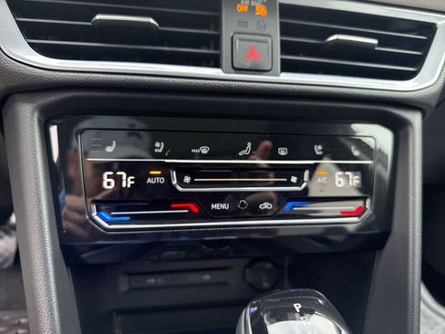 New 2025 Volkswagen Taos SEL image 34