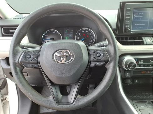 Used 2022 Toyota RAV4 XLE AWD/4WD image 15