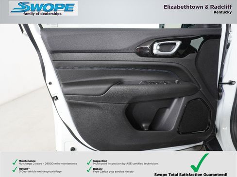 New 2026 Jeep Compass Latitude image 13