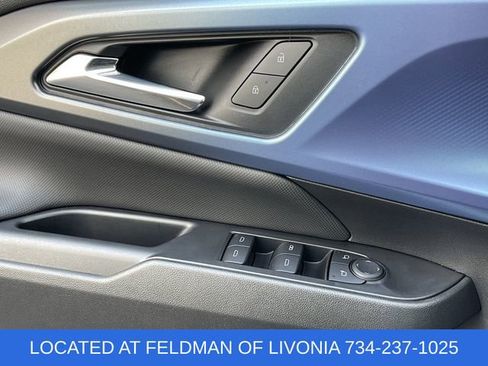 Certified 2025 Chevrolet Equinox EV LT FWD image 21