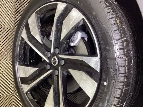 New 2025 Volvo XC40 B5 Ultra w/ Climate Package image 9