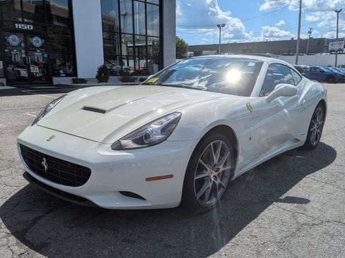 Used 2013 Ferrari California RWD image 2