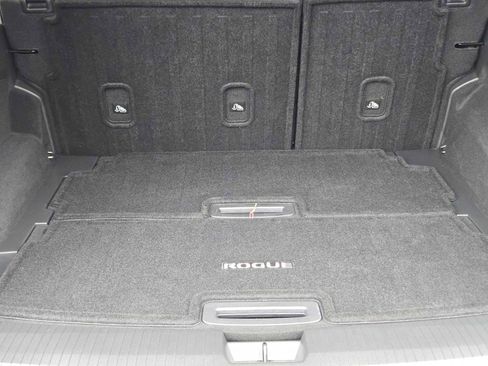 Used 2024 Nissan Rogue SL w/ SL Premium Package image 31