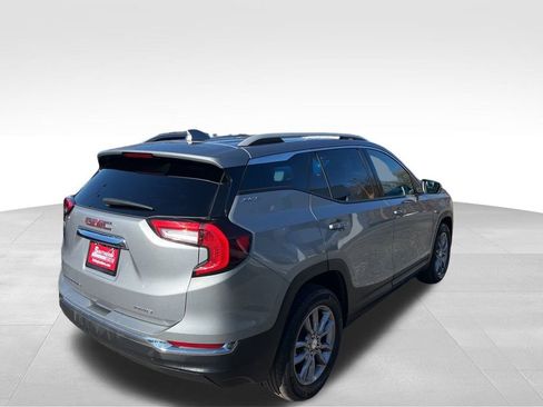 Used 2024 GMC Terrain SLT image 9
