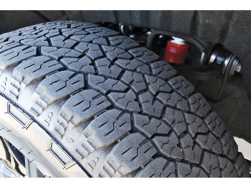 Used 2025 GMC Sierra 2500 AT4 image 28