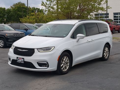 Used 2022 Chrysler Pacifica Touring-L FWD image 10