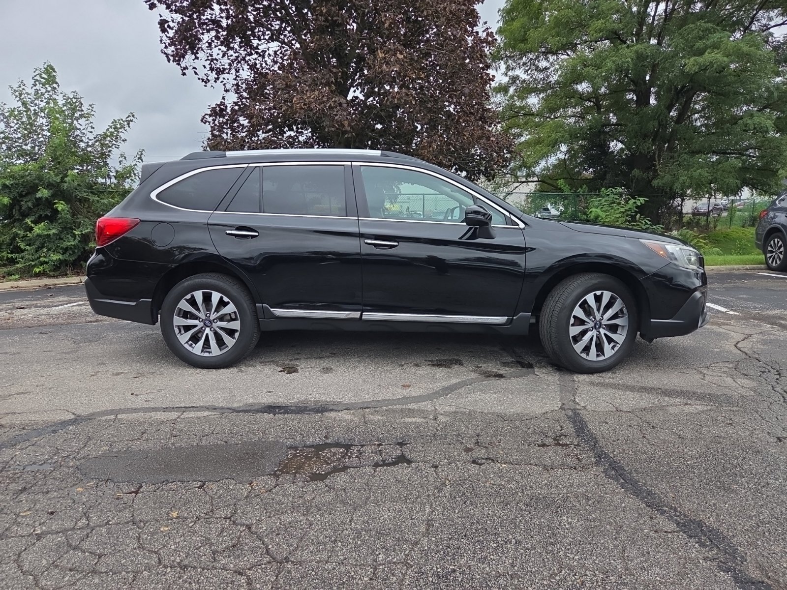 Used 2018 Subaru Outback 3.6R Touring AWD/4WD image 2