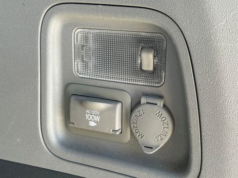 Used 2019 Toyota Sienna XLE Premium image 16