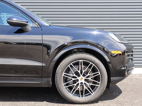 Certified 2024 Porsche Cayenne AWD/4WD image 12