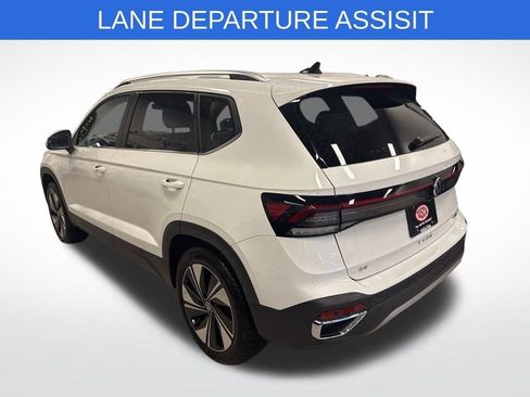 Used 2025 Volkswagen Taos SE AWD/4WD image 15