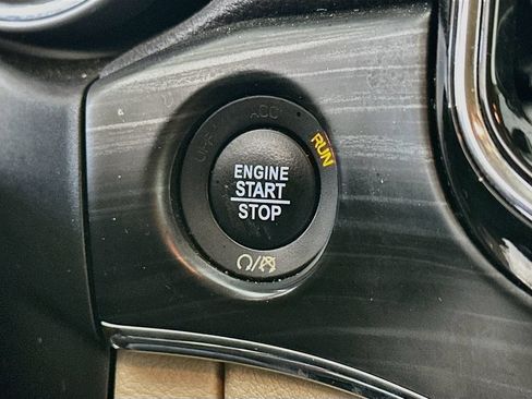 Used 2020 Jeep Grand Cherokee Limited AWD/4WD image 26