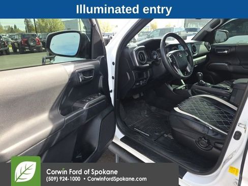 Used 2019 Toyota Tacoma TRD Off-Road w/ Technology Package image 22