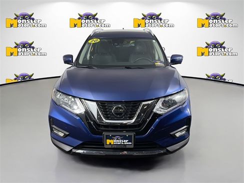 Used 2020 Nissan Rogue SV image 2