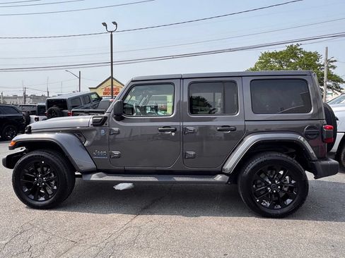 Used 2025 Jeep Wrangler Unlimited Sahara AWD/4WD image 4