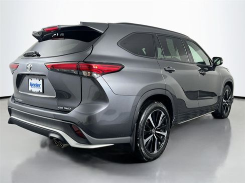 Used 2021 Toyota Highlander XSE image 6