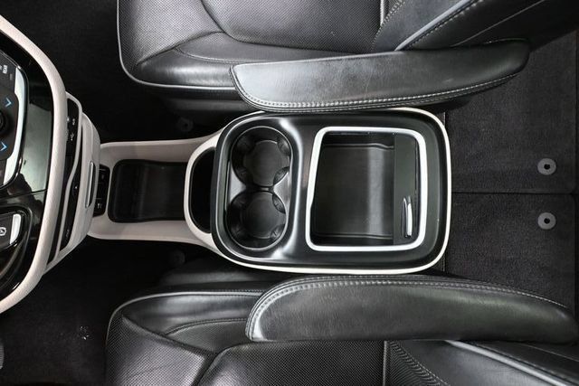 Used 2018 Chrysler Pacifica Limited FWD image 30
