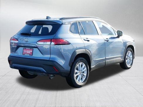 Used 2025 Toyota Corolla Cross LE image 7