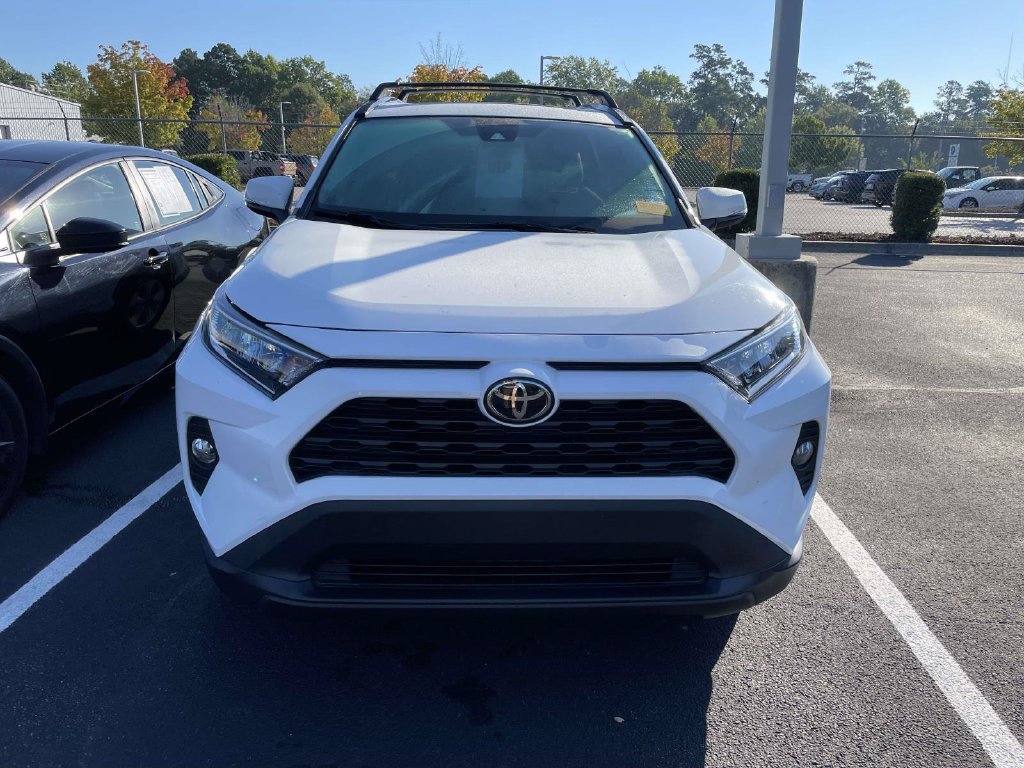 Used 2020 Toyota RAV4 XLE w/ Convenience Package FWD image 2