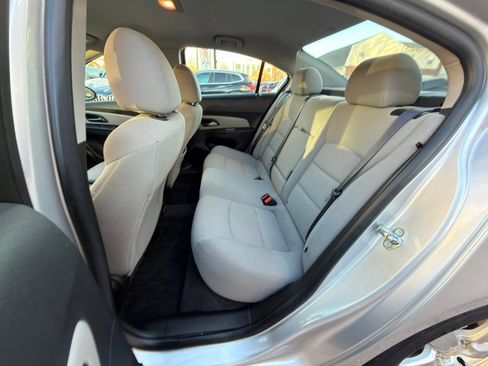 Used 2016 Chevrolet Cruze LT w/ Technology Package image 10