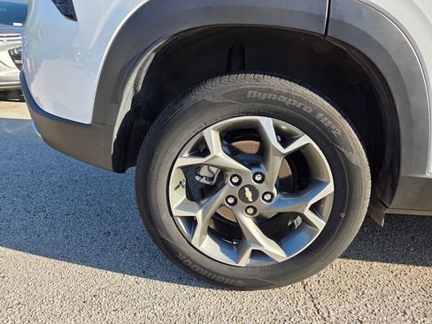 Certified 2025 Chevrolet Trax LT w/ LT Convenience Package FWD image 21