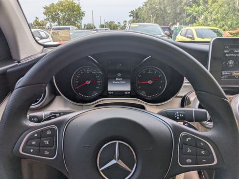 Used 2018 Mercedes-Benz GLC 300 image 26